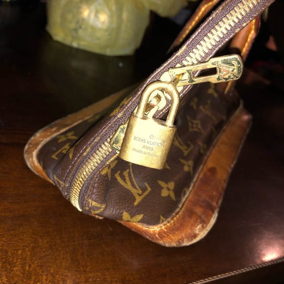 Vintage Louis Vuitton bag - Picture 2 of 5